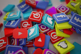 How AI is Revolutionizing Social Media Platforms